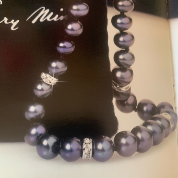 The Danbury Mint, NEW NEVER WORN, exquisite Cultured BLACK PEARL necklace. - Picture 8 of 10